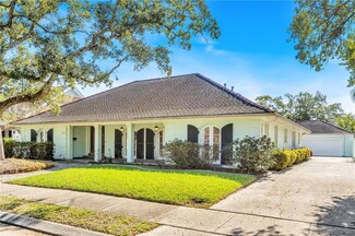 2248 Lake Oaks Pkwy, New Orleans, LA 70122