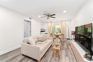 8223 Kingsbrook Rd Unit 212, Houston, TX 77024