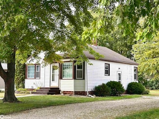 118 E 6th St, Kanawha, IA 50447