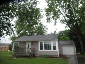 7029 Silver Lake Rd, Linden, MI 48451