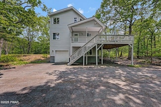 811 Maple Ridge Ct, Hawley, PA 18428