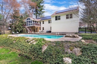 74 Oxford Dr, Franklin, MA 02038