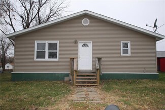 405 N Main St, New Douglas, IL 62074