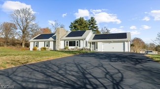 10 Belvidere Ave, Clinton, NJ 08809