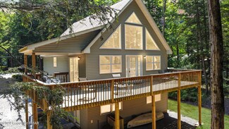 157 Lancelot Ln, Pocono Lake, PA 18347