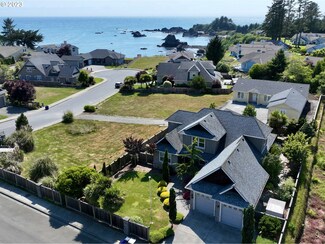 123 Tanbark Rd, Brookings, OR 97415
