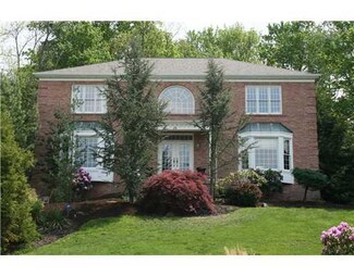 89 Nancy Dr, Canonsburg, PA 15317