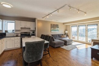 300 Walnut St Unit 1001, Des Moines, IA 50309