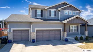 7637 S 77th St, Lincoln, NE 68516