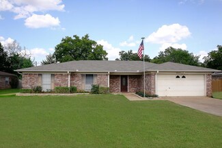 602 Craig Dr, Palestine, TX 75803