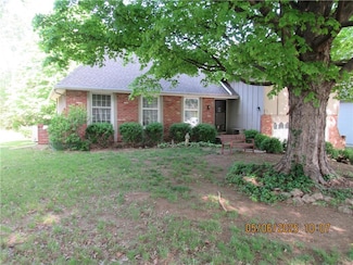 10414 Walrond Ave, Kansas City, MO 64137