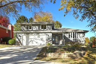 5101 Dakota Dr, West Des Moines, IA 50265