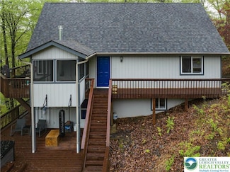 2171 Lancaster Dr, Bushkill, PA 18324