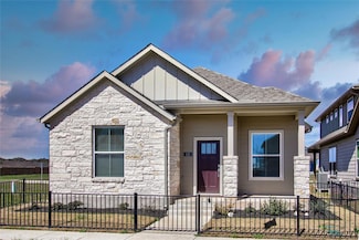 121 Pinnacle Ln, Niederwald, TX 78640