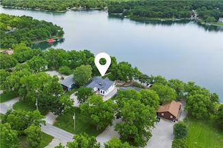 38 Lakeview Ln, Linn Valley, KS 66040