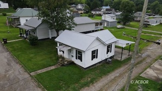 28 Maple St, Glouster, OH 45732