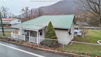16298 Deepwater Mountain Rd, Mount Carbon, WV 25139