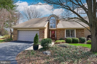 206 Willow Valley Dr, Lancaster, PA 17602