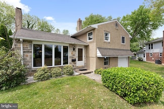 2214 Clover Dr, Broomall, PA 19008