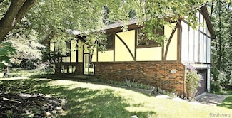 11589 Lombardy Ct, Pinckney, MI 48169