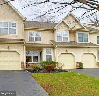 130 Green Valley Cir, Dresher, PA 19025