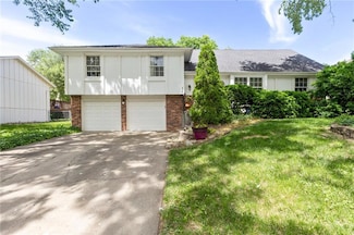 824 E Johnston St, Olathe, KS 66061