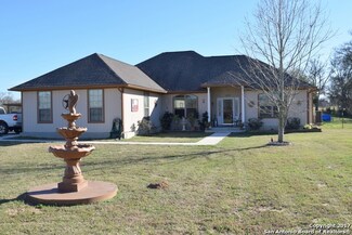 350 Falling Leaf Dr, Lytle, TX 78052