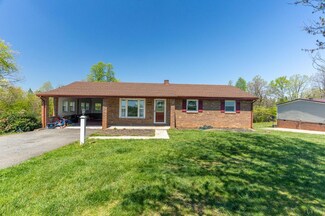 4387 Roark Mill Rd, Hurt, VA 24563