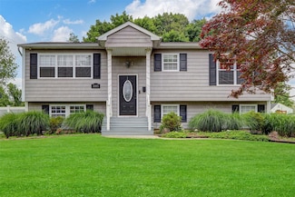 3103 New London Ave, Medford, NY 11763