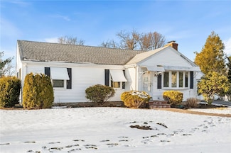 15 Lantern Ln, Cranston, RI 02921