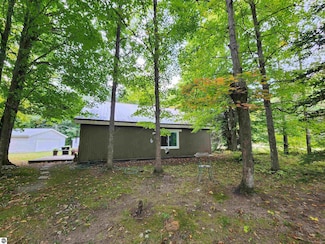8610 Grassmere Ct, Mancelona, MI 49659