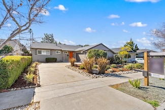 3304 Lindenoaks Dr, San Jose, CA 95117