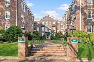 1 Meadow Dr Unit 3D, Woodmere, NY 11598