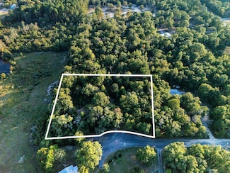 140 Simpson Ct, Defuniak Springs, FL 32433
