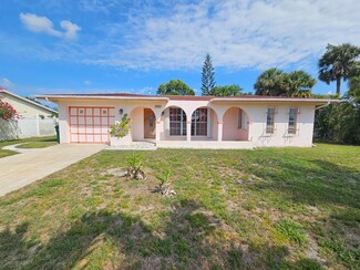 389 SE Tranquilla Ave, Port Saint Lucie, FL 34983