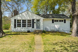 72 Park Ave, Uncasville, CT 06382