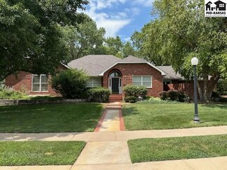 2521 Briarwood Ln, Hutchinson, KS 67502
