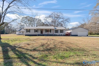 50 Lakeshore Dr, Laceys Spring, AL 35754