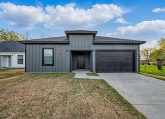 408 Broadway St, Whitesboro, TX 76273