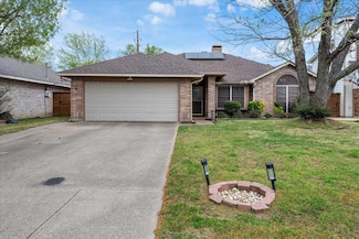 761 Honeysuckle Ln, Cedar Hill, TX 75104