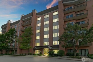 211 Rivershire Ln Unit 201W, Lincolnshire, IL 60069