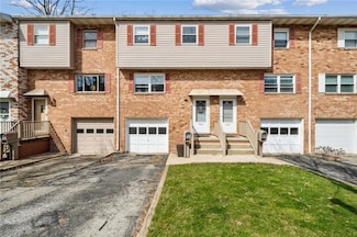 926 Academy Heights Dr, Greensburg, PA 15601