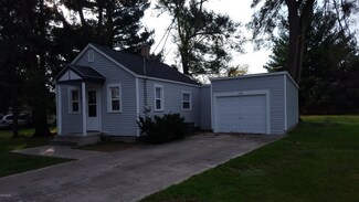 256 W 36th St, Holland, MI 49423