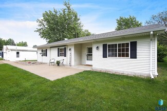 610 S Garfield St, Lennox, SD 57039