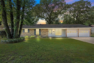 202 Vinewood Ln, Longview, TX 75604