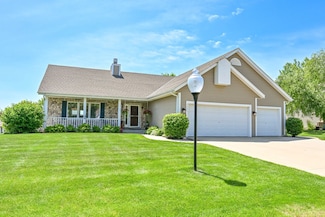 1221 Wegner Dr, Mukwonago, WI 53149