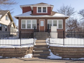 2700 Humboldt Ave N, Minneapolis, MN 55411