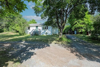 17 Cedar Dr, Lake Katrine, NY 12449