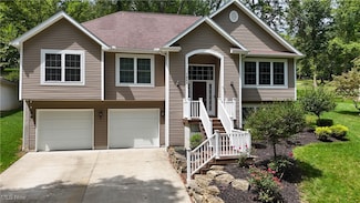 1483 Lake Front Dr, Salem, OH 44460