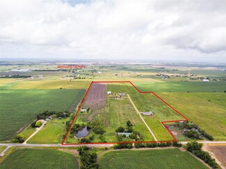 2804 Black Waxy Rd, Taylor, TX 76574